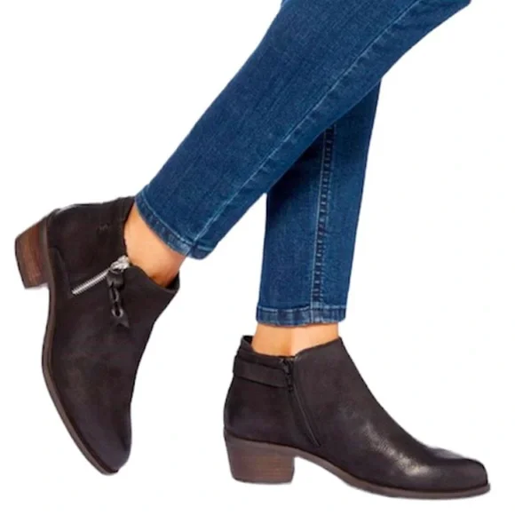 Steve Madden Kyle Nubuck Stacked Heel Black Ankle Boots NWOT - Picture 1 of 11